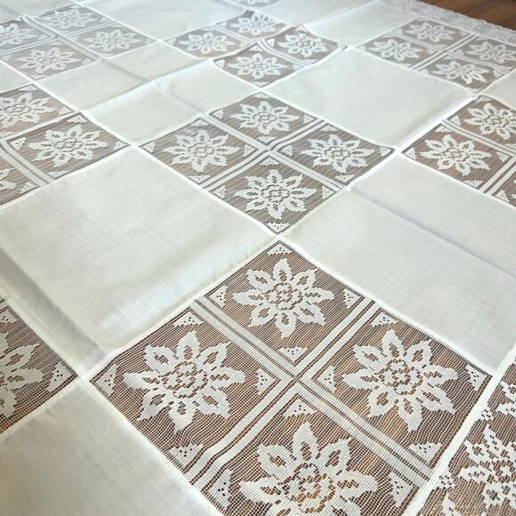 Vintage White Lace Square Tablecloth Floral Design 43" x 43 - Picture 4 of 9